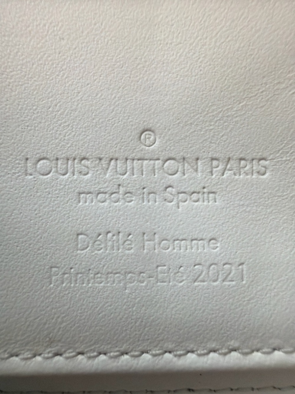 Louis Vuitton LV Friends Zippy Vertical Wallet White Taurillon Runway Unisex - Picture 11 of 15